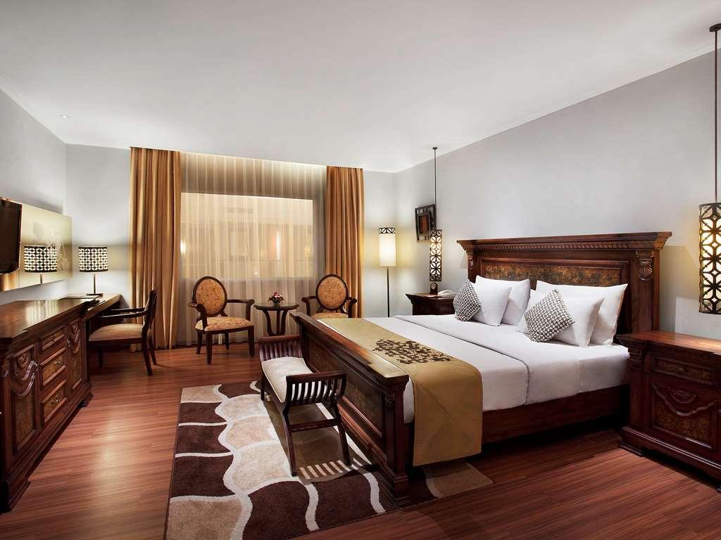 The Royal Surakarta Heritage - Handwritten Collection Номер фото